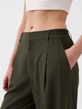 GapFit Wrinkle Free High Rise Runaround | Techwear Wide Leg in Green, Size Small